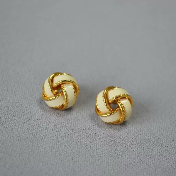 文艺复古美拉德彩色手工珐琅麻花边黄铜镀金925银针耳钉 白色