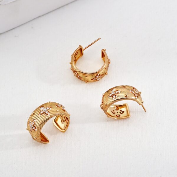 本夕金色镂空耳环